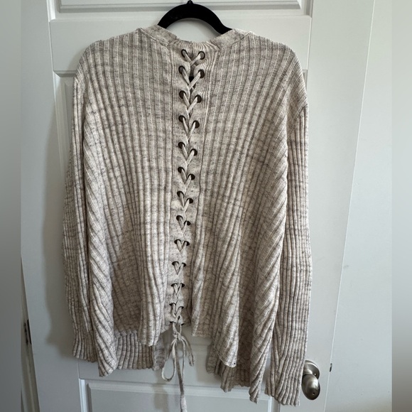 Cozy sweater with lace up detail - Picture 3 of 3